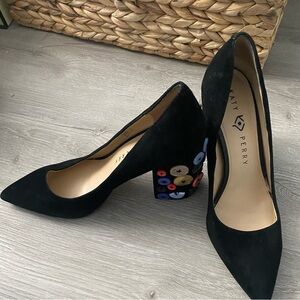 Katy Perry button pumps,11